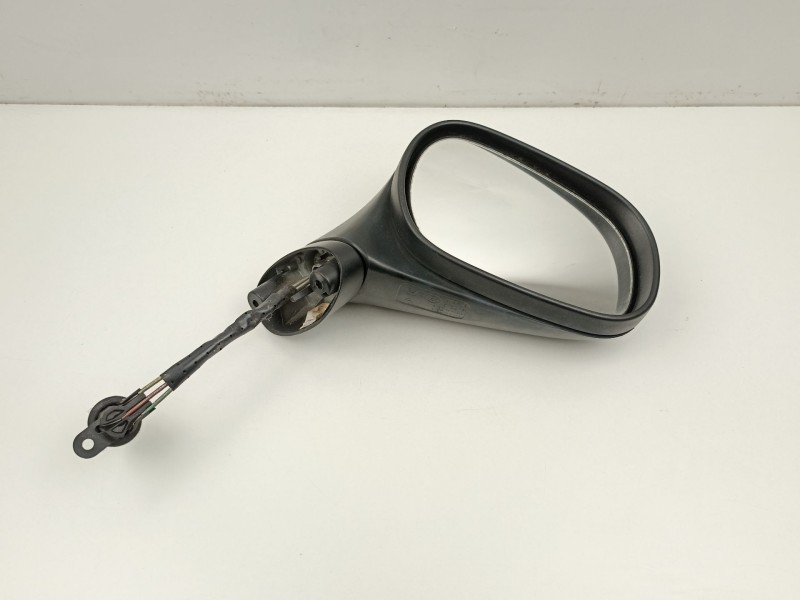 Recambio de retrovisor derecho para mitsubishi carisma 1.8 g referencia OEM IAM MB944704  