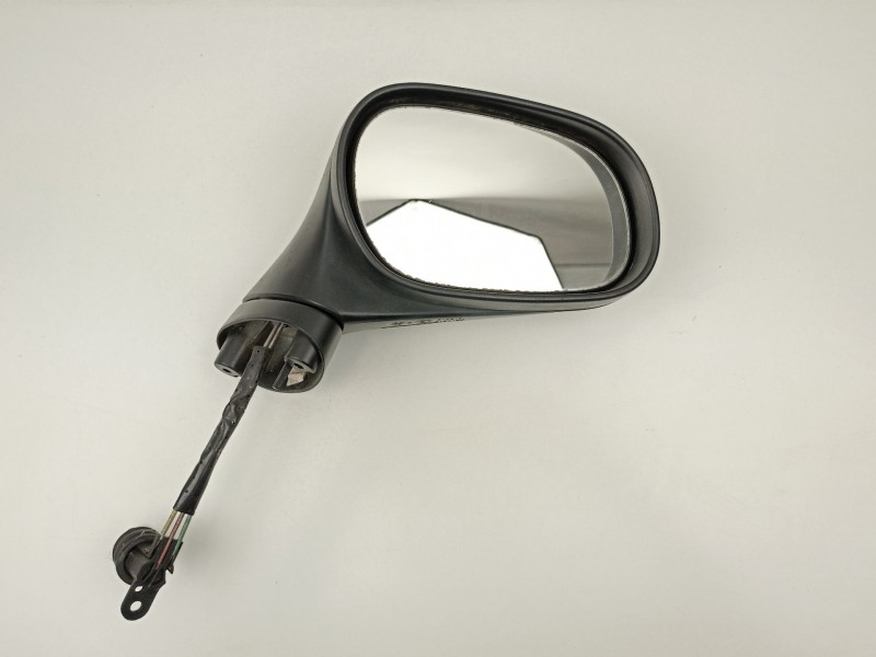 Recambio de retrovisor derecho para mitsubishi carisma 1.8 g referencia OEM IAM MB944704  
