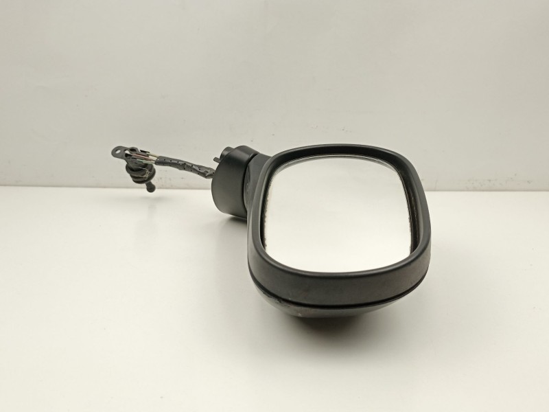 Recambio de retrovisor derecho para mitsubishi carisma 1.8 g referencia OEM IAM MB944704  