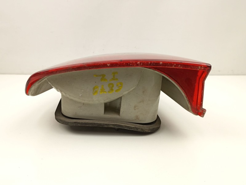 Recambio de piloto trasero izquierdo para mitsubishi carisma 1.8 g referencia OEM IAM MR485469  