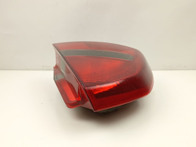 Recambio de piloto trasero izquierdo para mitsubishi carisma 1.8 g referencia OEM IAM MR485469  