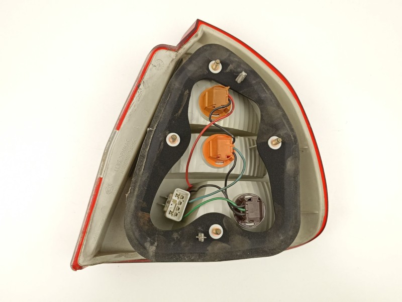 Recambio de piloto trasero izquierdo para mitsubishi carisma 1.8 g referencia OEM IAM MR485469  