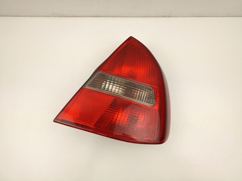 Recambio de piloto trasero derecho para mitsubishi carisma 1.8 g referencia OEM IAM MR485470  