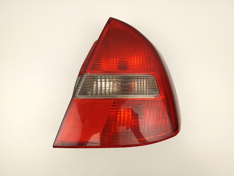 Recambio de piloto trasero derecho para mitsubishi carisma 1.8 g referencia OEM IAM MR485470  