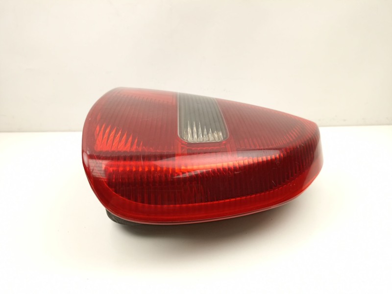 Recambio de piloto trasero derecho para mitsubishi carisma 1.8 g referencia OEM IAM MR485470  