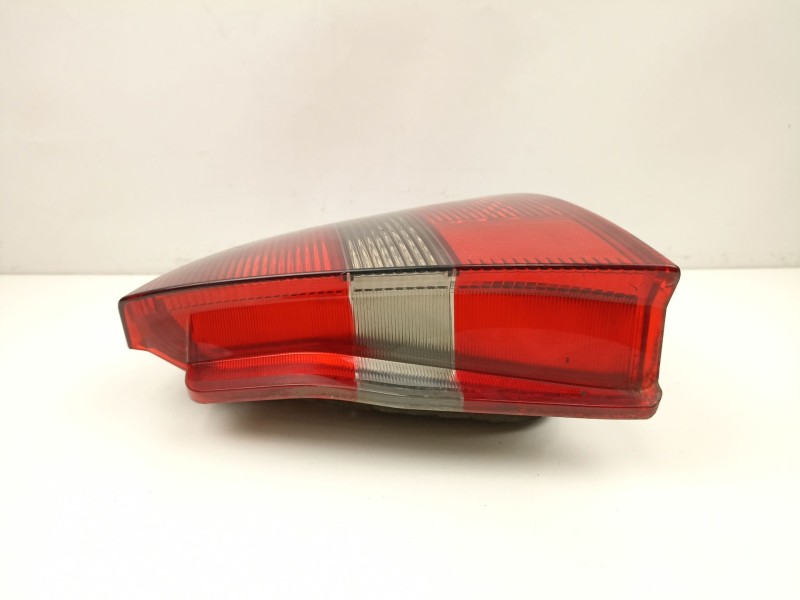 Recambio de piloto trasero derecho para mitsubishi carisma 1.8 g referencia OEM IAM MR485470  