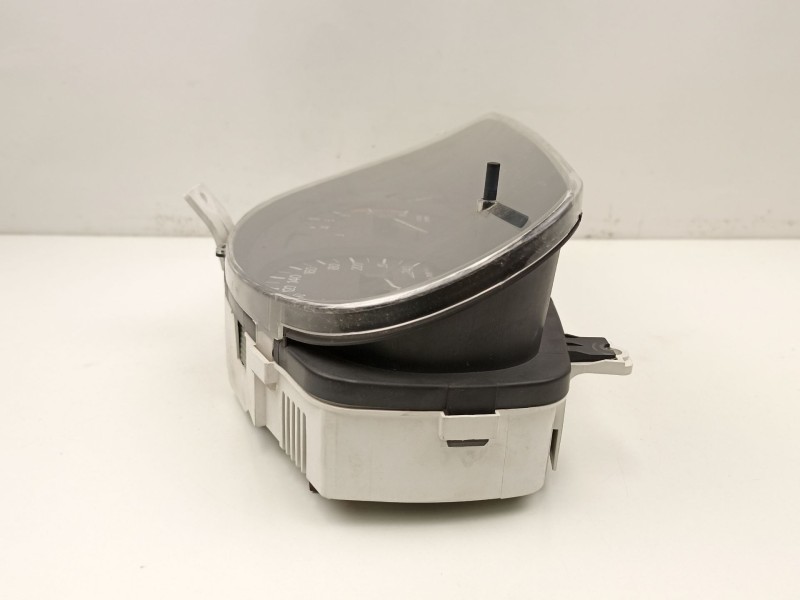 Recambio de cuadro instrumentos para mitsubishi carisma 0.1 d referencia OEM IAM MR381000  