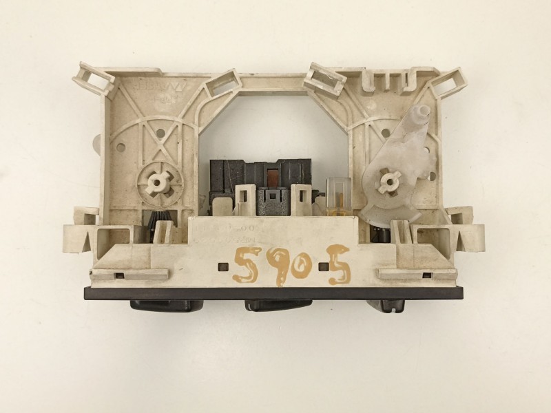 Recambio de mandos calefaccion aire para mitsubishi carisma 0.1 d referencia OEM IAM MR500529  