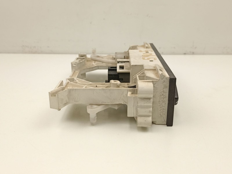 Recambio de mandos calefaccion aire para mitsubishi carisma 0.1 d referencia OEM IAM MR500529  