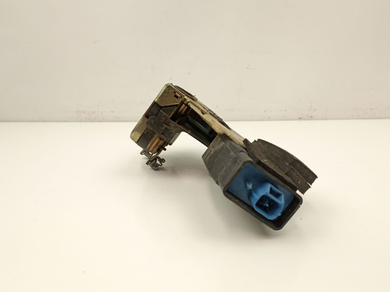 Recambio de cerradura puerta delantera izquierda para mitsubishi carisma 1.6 g -4g92 referencia OEM IAM M816478  