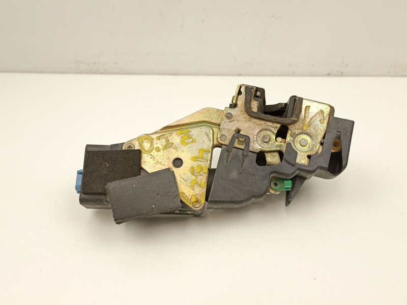 Recambio de cerradura puerta delantera izquierda para mitsubishi carisma 1.6 g -4g92 referencia OEM IAM M816478  