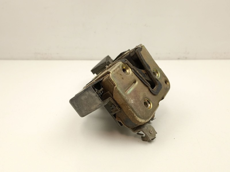 Recambio de cerradura puerta delantera izquierda para mitsubishi carisma 1.6 g -4g92 referencia OEM IAM M816478  