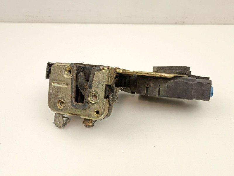 Recambio de cerradura puerta delantera izquierda para mitsubishi carisma 1.6 g -4g92 referencia OEM IAM M816478  