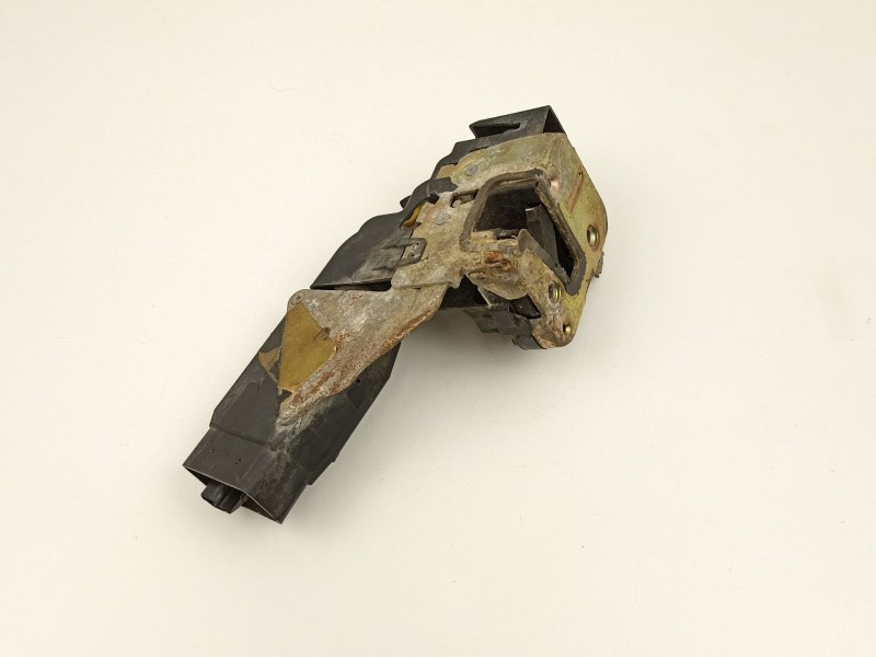 Recambio de cerradura puerta delantera derecha para mitsubishi carisma 1.6 g -4g92 referencia OEM IAM M852061  