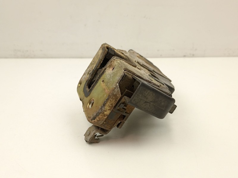 Recambio de cerradura puerta delantera derecha para mitsubishi carisma 1.6 g -4g92 referencia OEM IAM M852061  