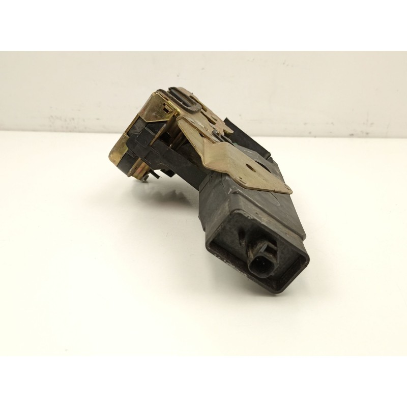 Recambio de cerradura puerta trasera izquierda para mitsubishi carisma 1.8 g -6-4693 16v referencia OEM IAM MR911347  