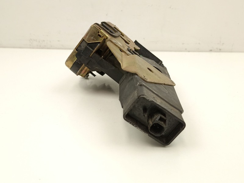 Recambio de cerradura puerta trasera izquierda para mitsubishi carisma 1.8 g -6-4693 16v referencia OEM IAM MR911347  