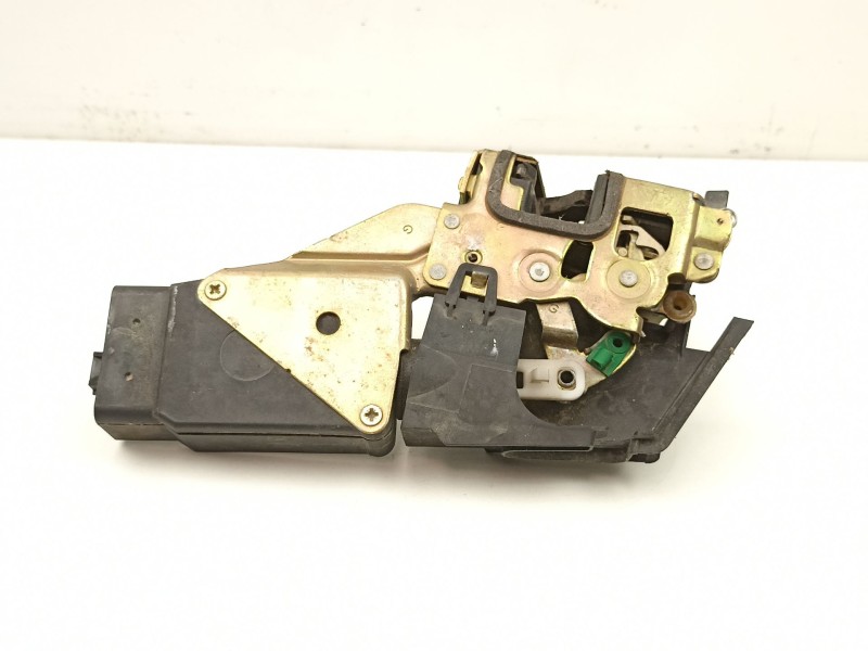 Recambio de cerradura puerta trasera izquierda para mitsubishi carisma 1.8 g -6-4693 16v referencia OEM IAM MR911347  