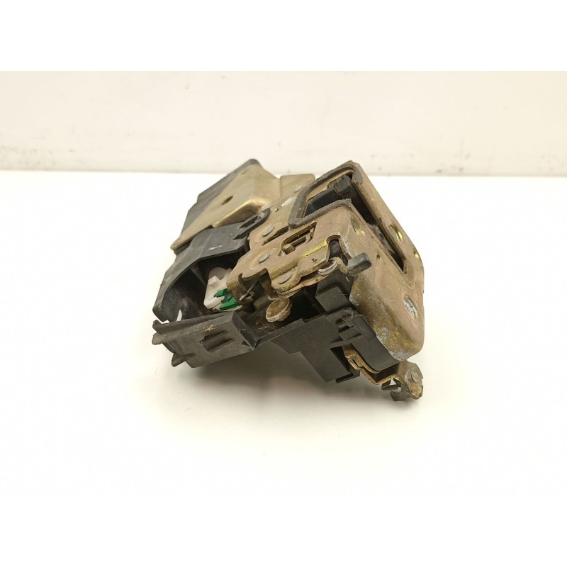 Recambio de cerradura puerta trasera izquierda para mitsubishi carisma 1.8 g -6-4693 16v referencia OEM IAM MR911347  