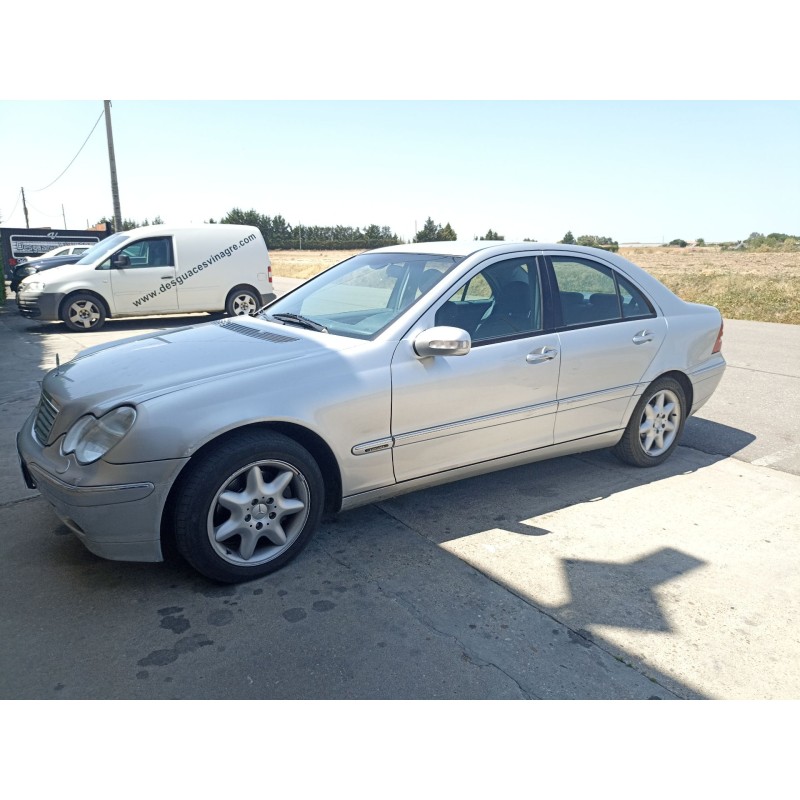 mercedes-benz clase c (w203) berlina del año 2001