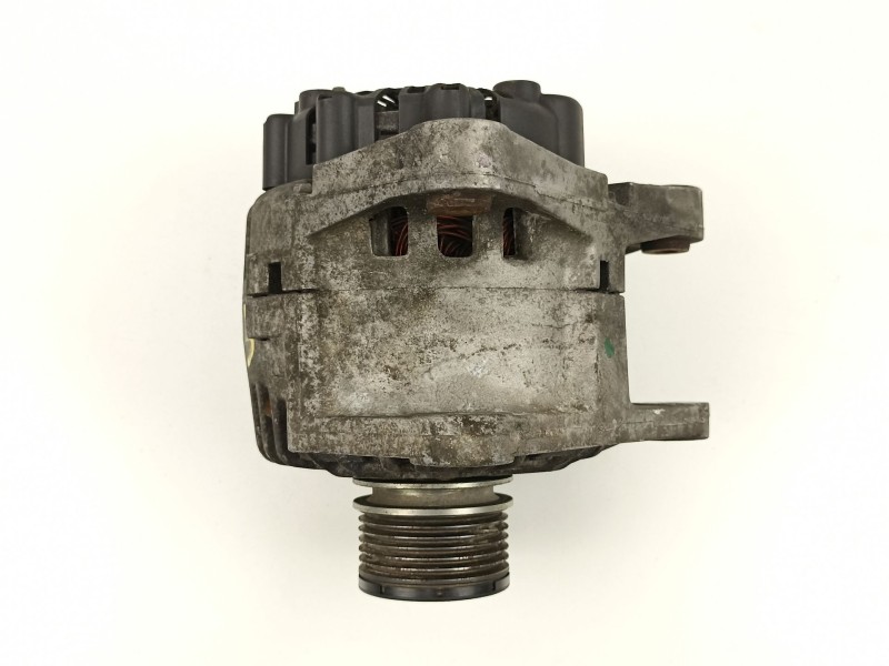 Recambio de alternador para renault megane 1.5 d referencia OEM IAM 8200386806  