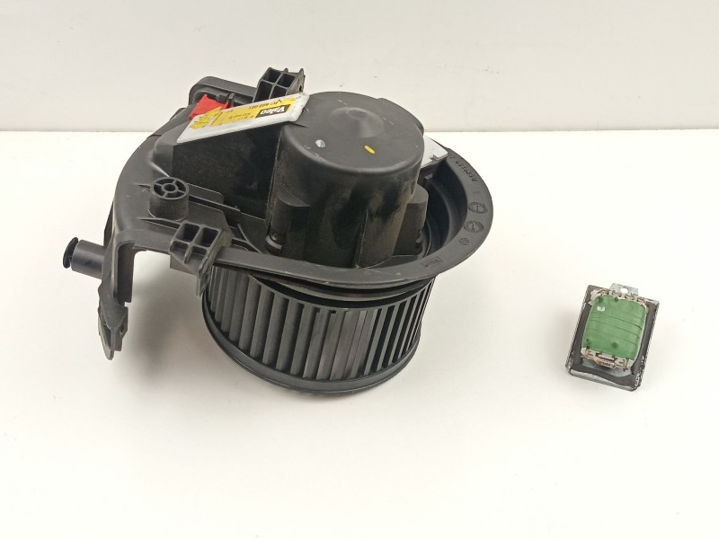 Recambio de motor calefaccion para volkswagen golf 1.9 tdi referencia OEM IAM 1H1820021  