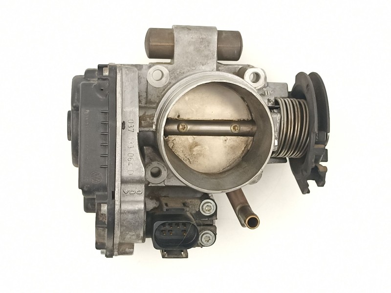 Recambio de caja mariposa para volkswagen golf 1.6 g referencia OEM IAM 037133064D  