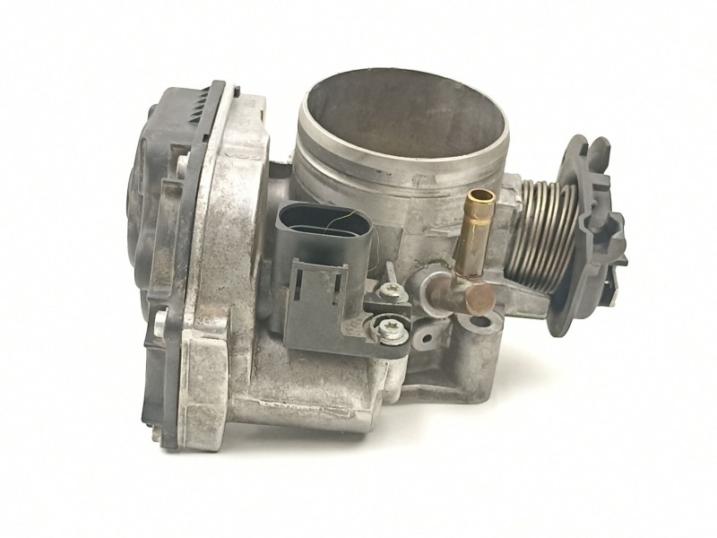 Recambio de caja mariposa para volkswagen golf 1.6 g referencia OEM IAM 037133064D  