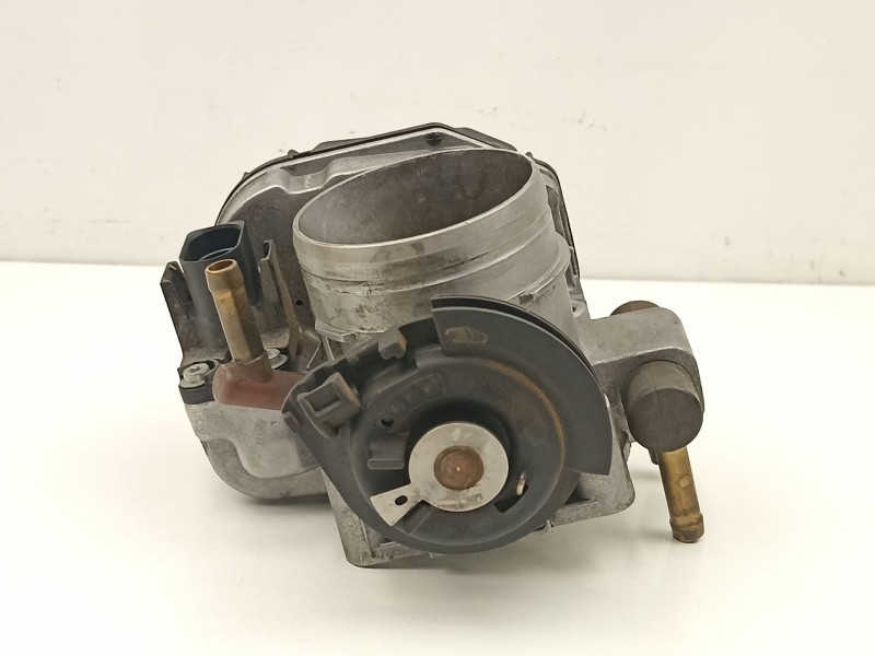 Recambio de caja mariposa para volkswagen golf 1.6 g referencia OEM IAM 037133064D  