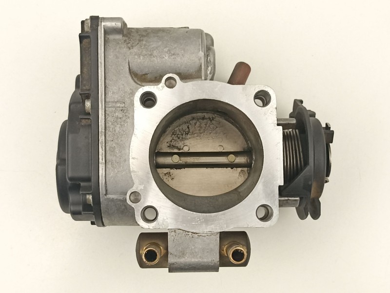 Recambio de caja mariposa para volkswagen golf 1.6 g referencia OEM IAM 037133064D  