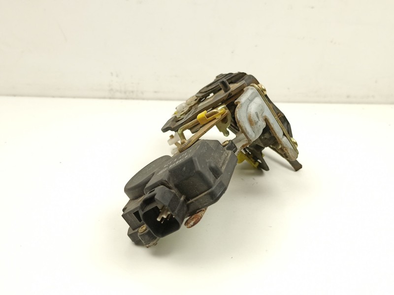 Recambio de cerradura puerta trasera derecha para hyundai trajet (fo) 2.0 crdi referencia OEM IAM 814203A000  