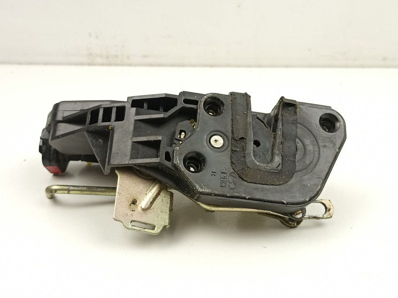 Recambio de cerradura puerta delantera derecha para hyundai trajet (fo) 2.0 crdi referencia OEM IAM 813203A000  