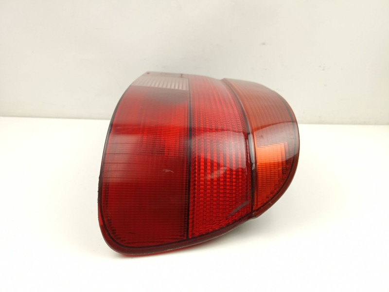 Recambio de piloto trasero derecho para bmw serie 5 berlina (e39) 2.0 520d referencia OEM IAM 63218363558  