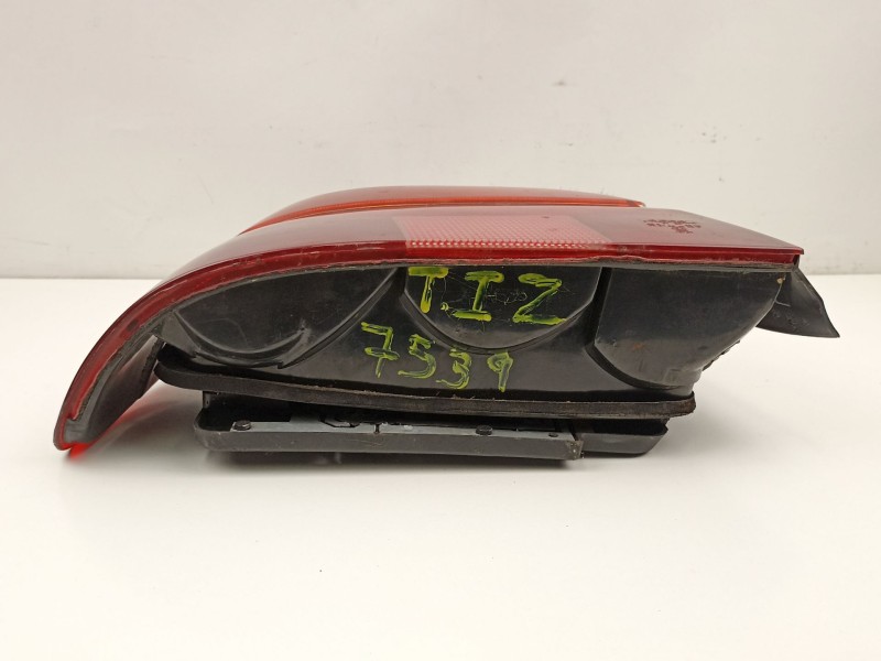 Recambio de piloto trasero izquierdo para bmw serie 5 berlina (e39) 2.0 520d referencia OEM IAM 63218363557  