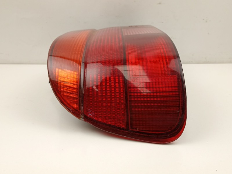 Recambio de piloto trasero izquierdo para bmw serie 5 berlina (e39) 2.0 520d referencia OEM IAM 63218363557  