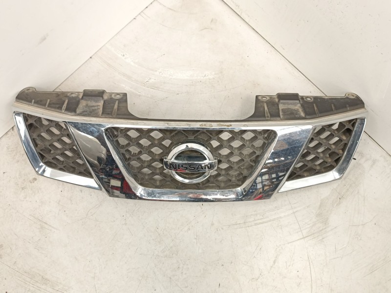 Recambio de rejilla para nissan pathfinder (r51) 2.5 dci chrome referencia OEM IAM 62310EB400  