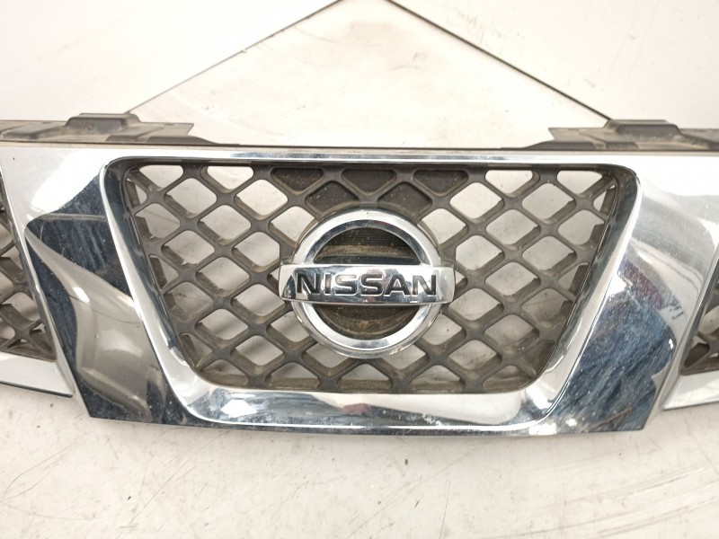 Recambio de rejilla para nissan pathfinder (r51) 2.5 dci chrome referencia OEM IAM 62310EB400  