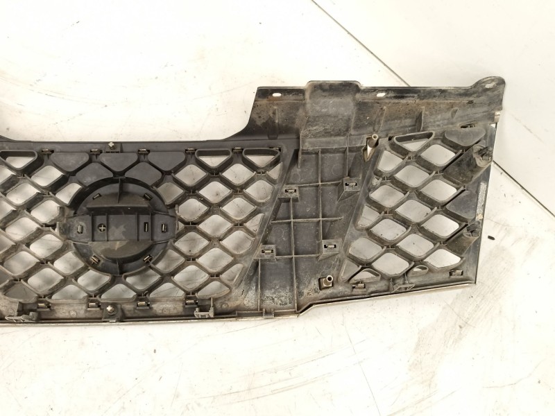 Recambio de rejilla para nissan pathfinder (r51) 2.5 dci chrome referencia OEM IAM 62310EB400  