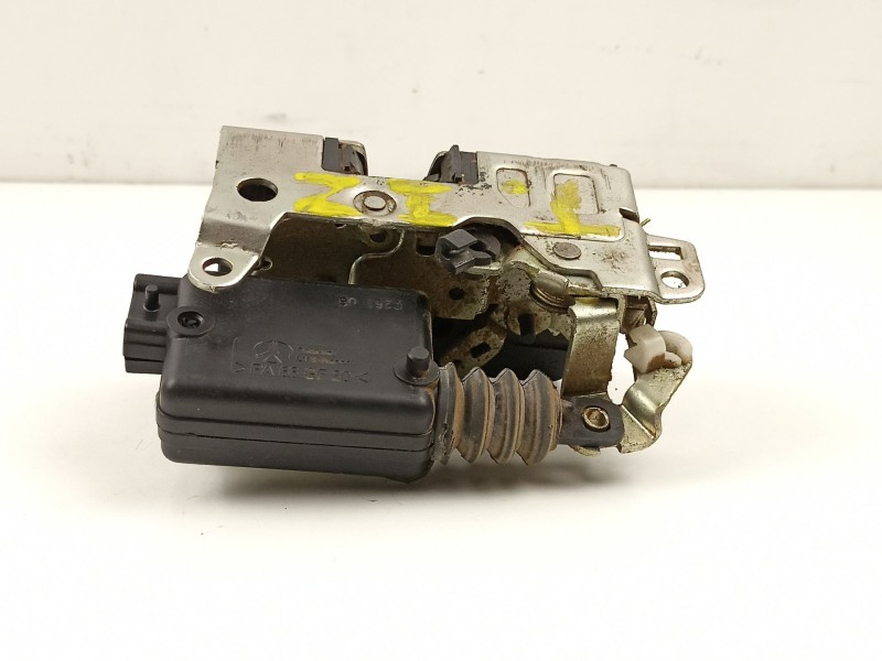 Recambio de cerradura puerta trasera izquierda para dacia logan 1.5 dci referencia OEM IAM 8200214018  