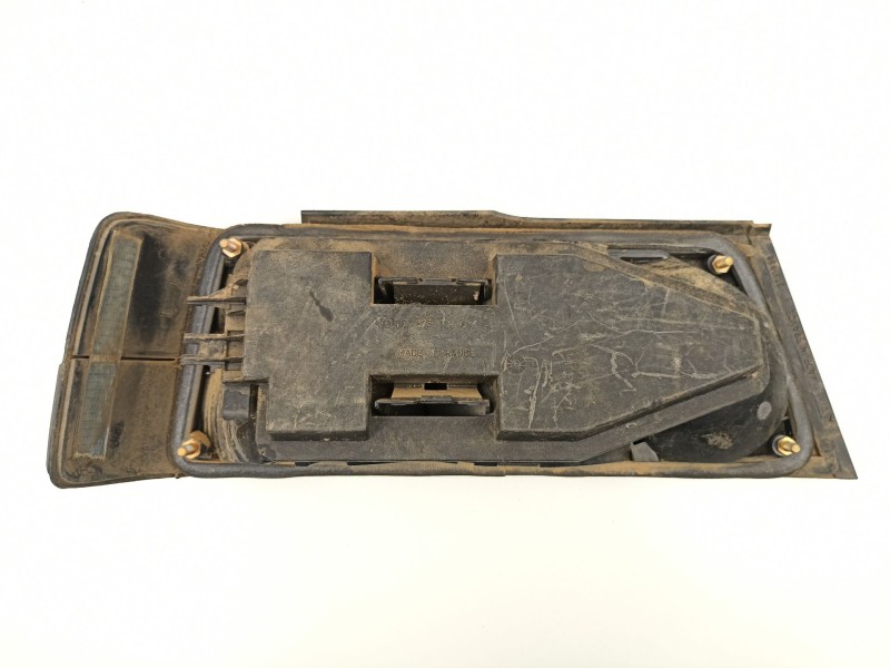 Recambio de piloto trasero derecho para peugeot 405 berlina 1.6 referencia OEM IAM 635163 6751222 