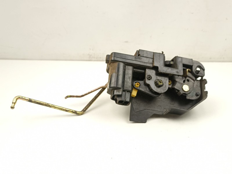 Recambio de cerradura puerta delantera derecha para hyundai getz (tb) 1.3 i referencia OEM IAM 813201C000  