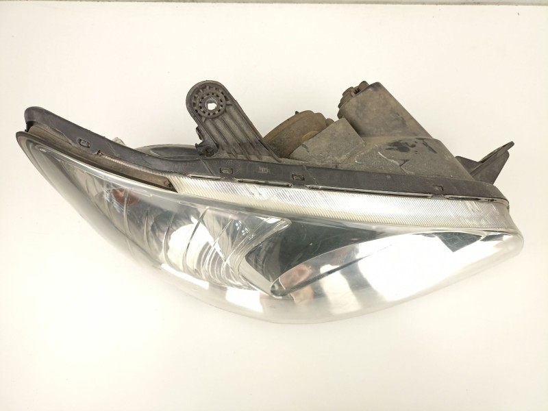 Recambio de faro derecho para hyundai getz (tb) 1.3 i referencia OEM IAM 921201C010  