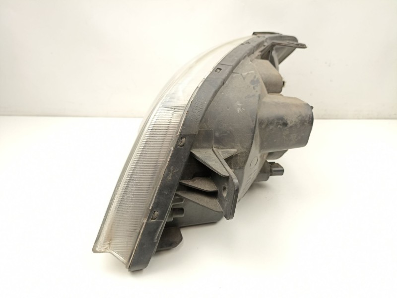 Recambio de faro derecho para hyundai getz (tb) 1.3 i referencia OEM IAM 921201C010  