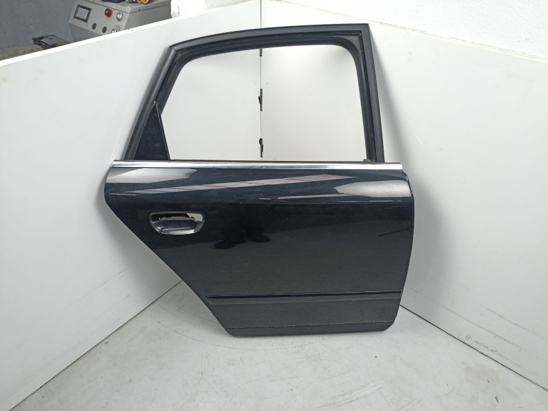 Recambio de puerta trasera derecha para audi a4 b7 (8ec) 2.0 tdi 16v referencia OEM IAM 8E0833052J  