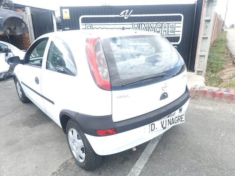 opel corsa c (x01) del año 2001