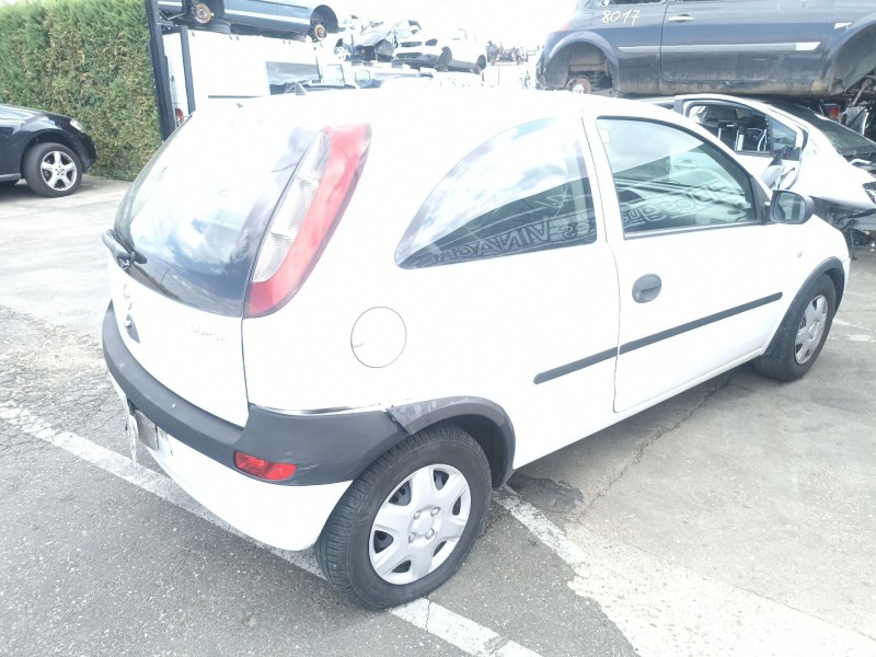 opel corsa c (x01) del año 2001