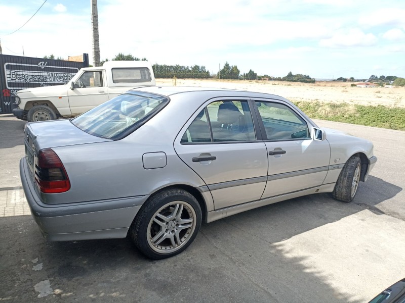 mercedes-benz clase c (w202) del año 2001