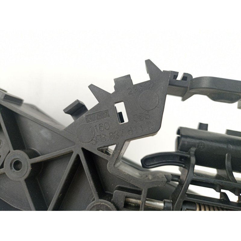 Recambio de manilla delantera izquierda para seat leon sportstourer (kl8) 1.5 tsi referencia OEM IAM 5A1837205 5FB837811D 