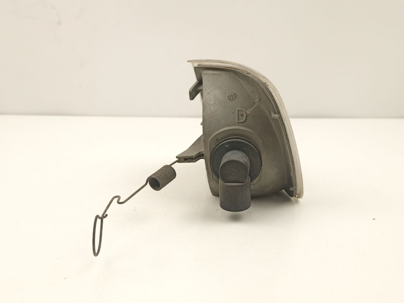 Recambio de piloto delantero derecho para peugeot 405 1.8 d-a8a turbo referencia OEM IAM 630195  