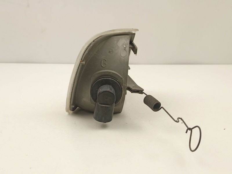 Recambio de piloto delantero izquierdo para peugeot 405 1.8 d-a8a turbo referencia OEM IAM 630194  